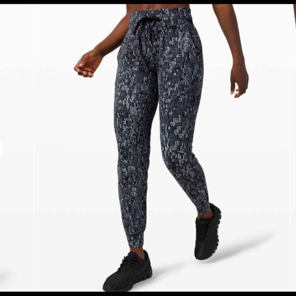 Lululemon Ready to Rulu Joggers Size 4